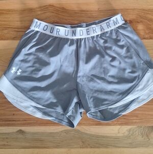 Under Armour Women's Athletic Shorts in Gray and White Size Small, Run, Casual